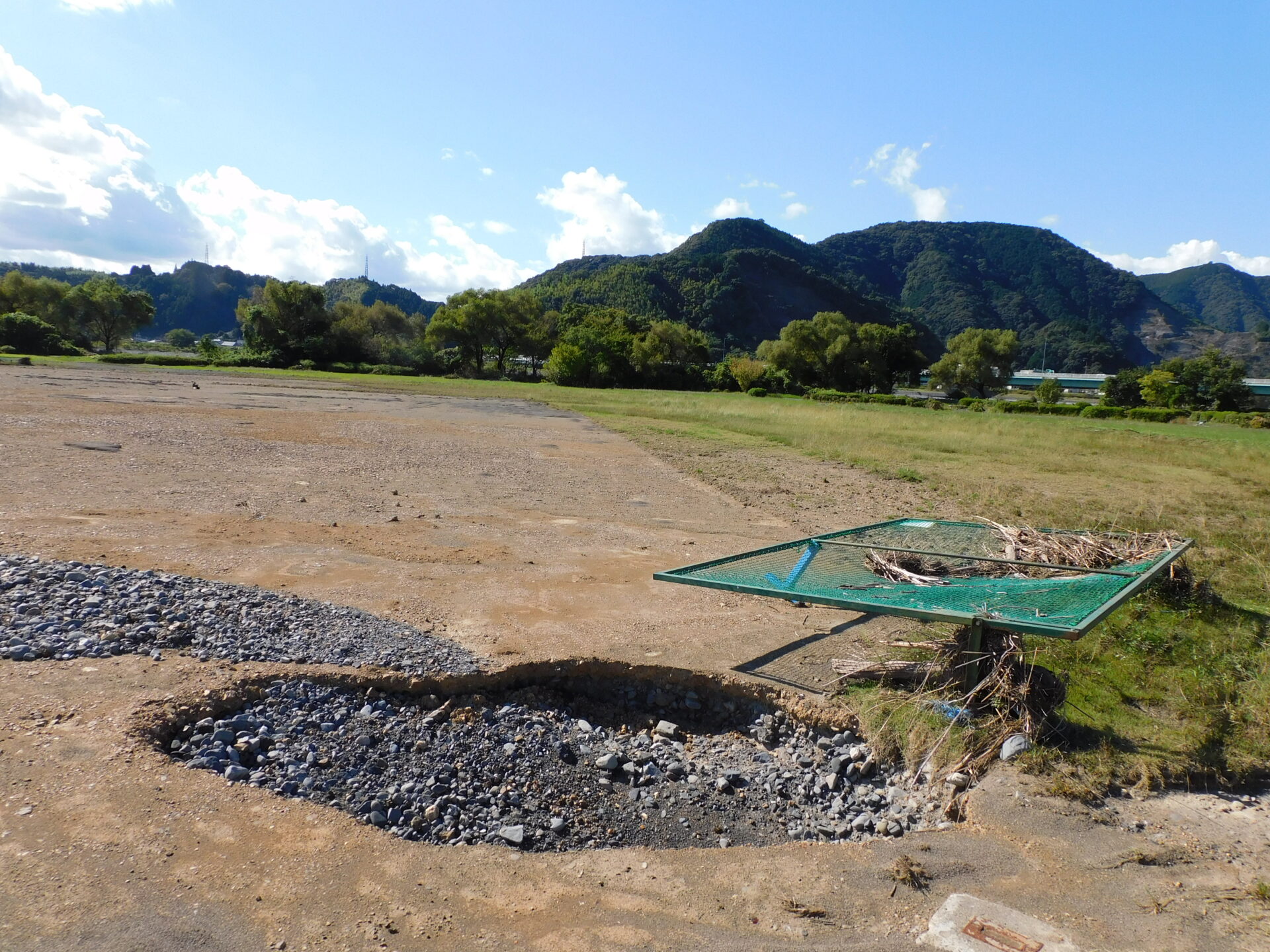 スポーツの秋なのに……台風15号の被害で復旧長引く静岡市の安倍川河川敷広場