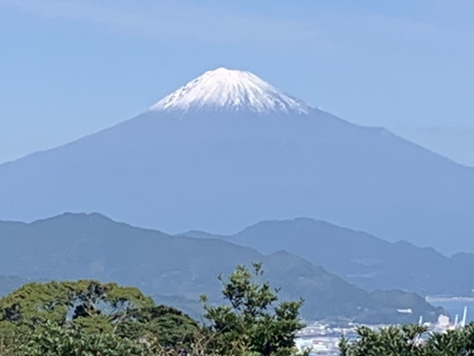 静岡県から積雪見えても富士山で初冠雪が発表されないワケ　初雪・初冬化粧との違いは？