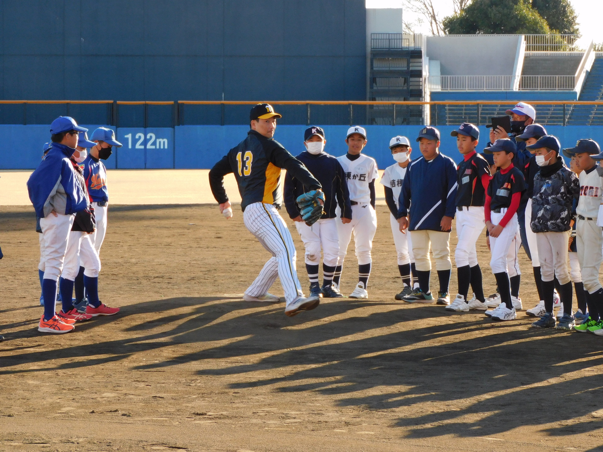 阪神・岩崎優投手の「いい話」　12月29日は特別な日　静岡県出身プロ5人が野球教室