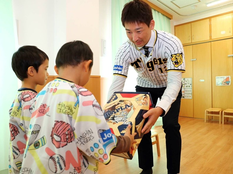 阪神の中継ぎエースは“足長おじさん”　台風被害受けた静岡市の子どもたちにおもちゃ寄贈