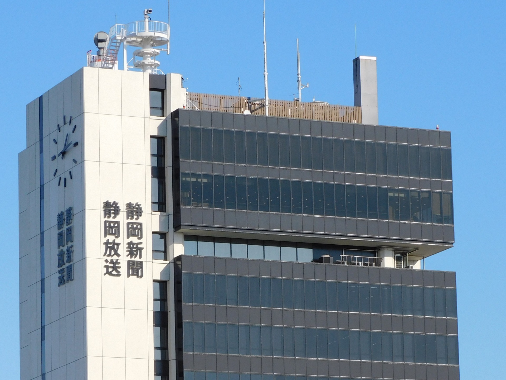静岡新聞が夕刊廃止　デジタル移行は「いばらの道」　地方から進む新聞・テレビの衰退
