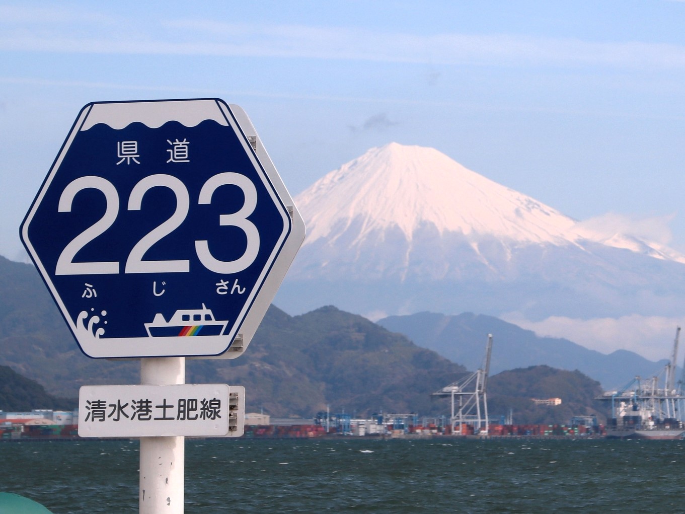 「特にマナーが悪いのは中国人、韓国人、日本人」　富士山目当ての観光客に怒りや困惑