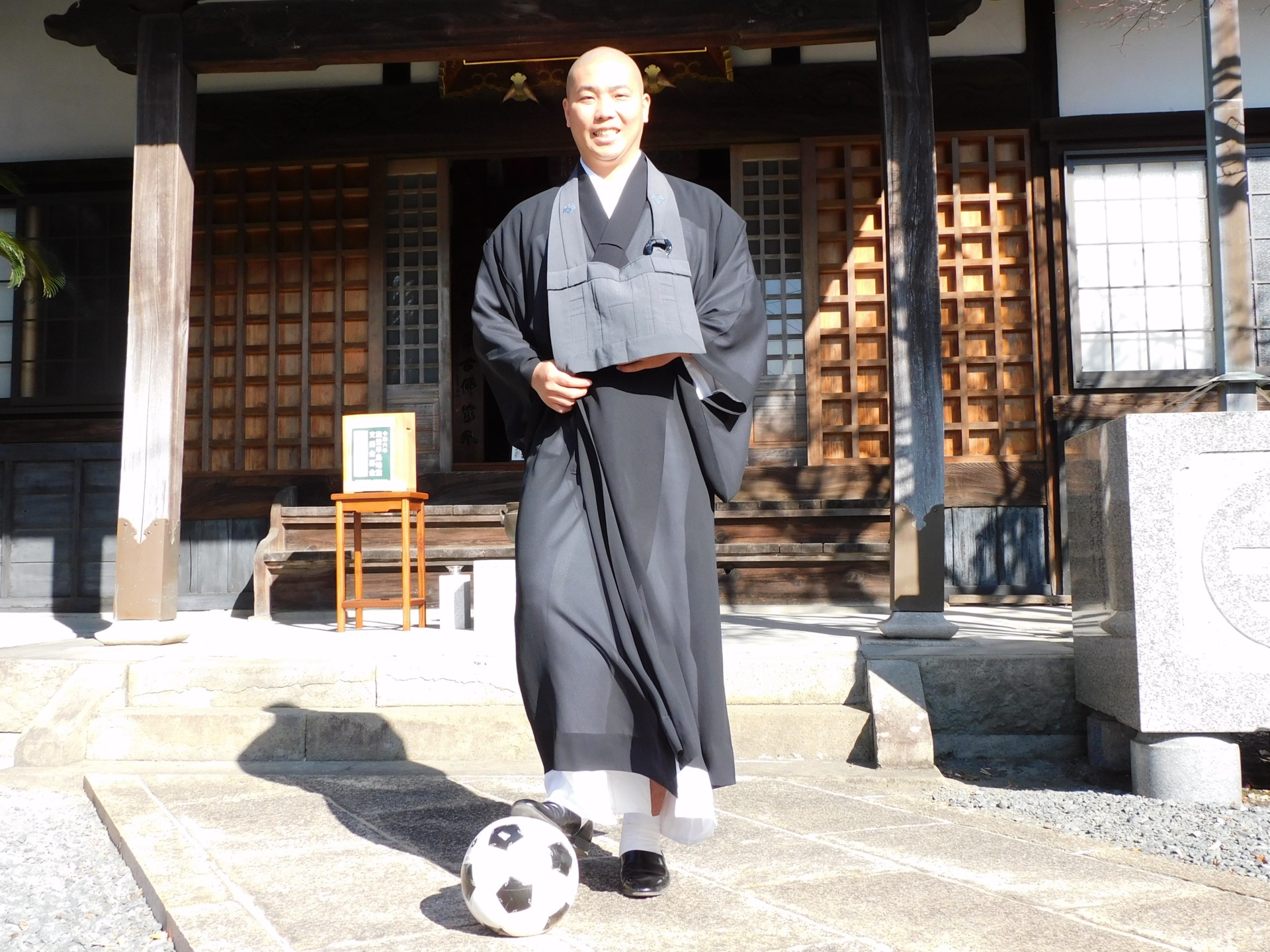 元Jリーガーが副住職　島田市の寺で風鈴まつり　静岡県4クラブの風鈴やサッカーの御朱印