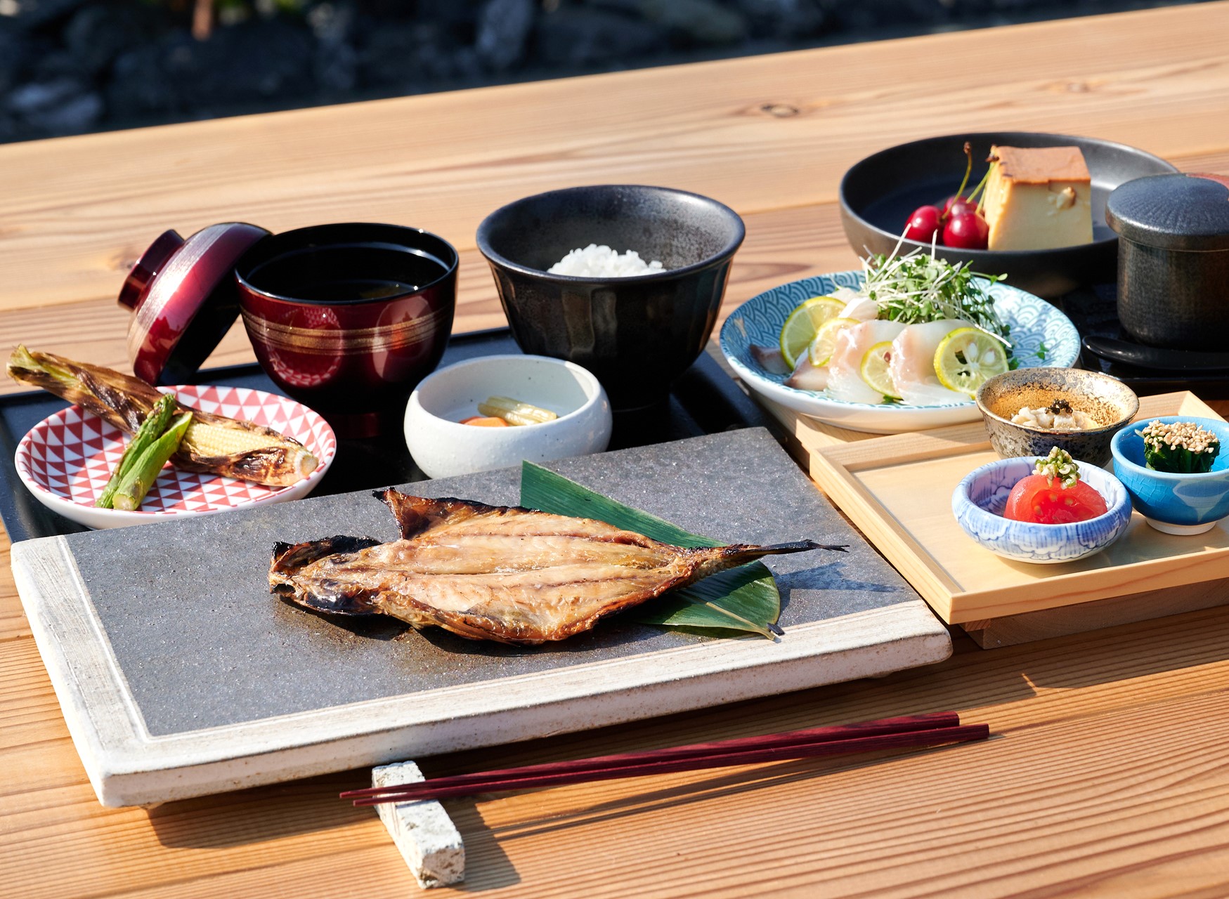 異色のコラボ　干物のまち沼津市に初の干物カフェ　創業112年の老舗がオープン