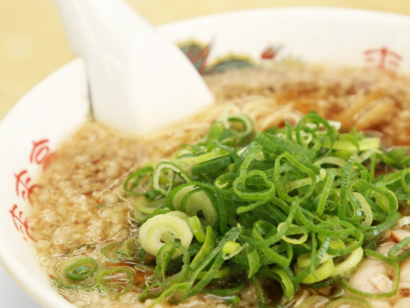 「虫が動く動画」拡散　大手ラーメンチェーン　浜松市の店舗で「無期限営業停止」　ネットで賛否