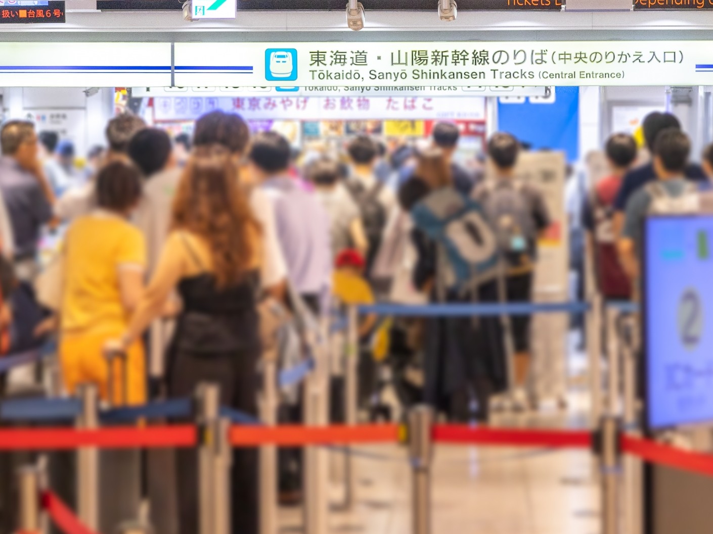 東海道新幹線お盆の混雑　8月9日と17日がピーク　すでに一部で満席　予約時に注意点も