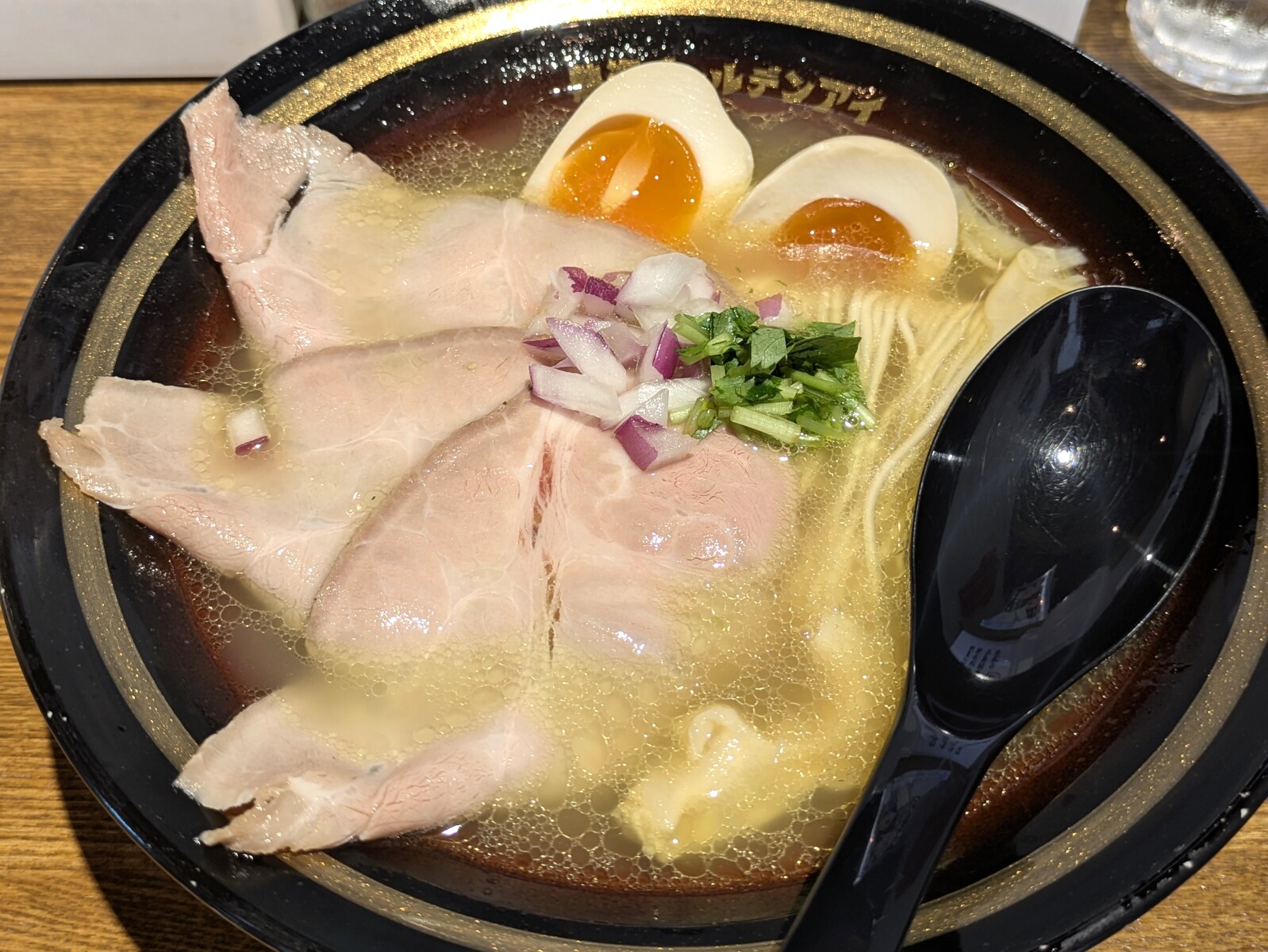金目鯛丸ごと一匹　熱海で話題のラーメン店　沼津市に初進出　限定メニューも登場