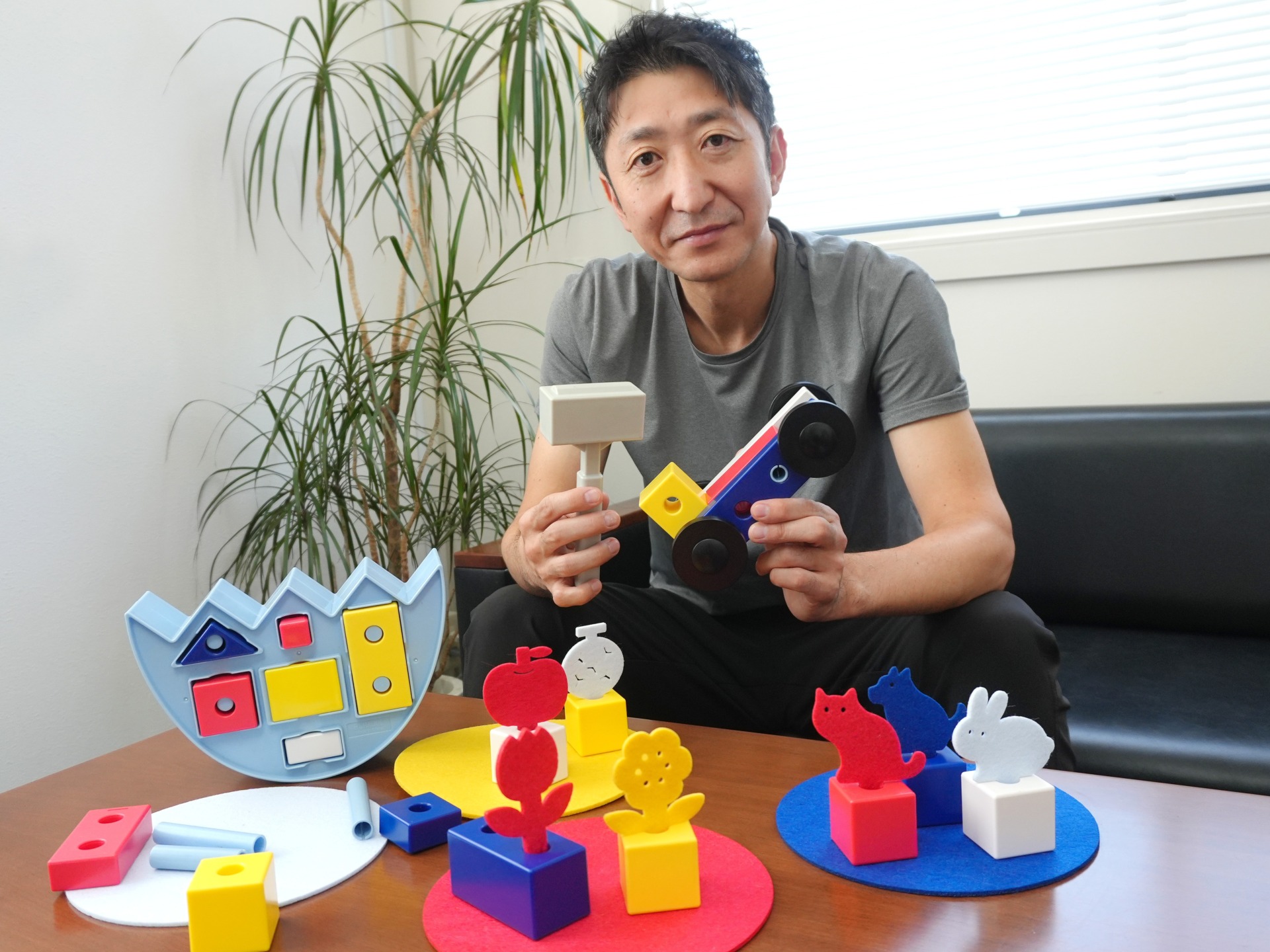 娘のためにつくった積み木が世界へ　1点の試作品から広がった浜松市メーカーの物語