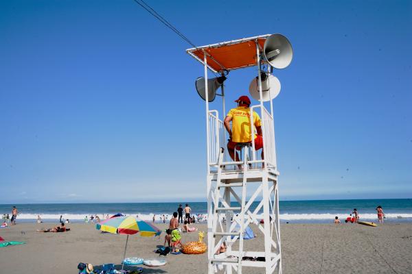 昨年から半減して9年間で87％減少　猛暑だけじゃない　“海水浴離れ”のワケ