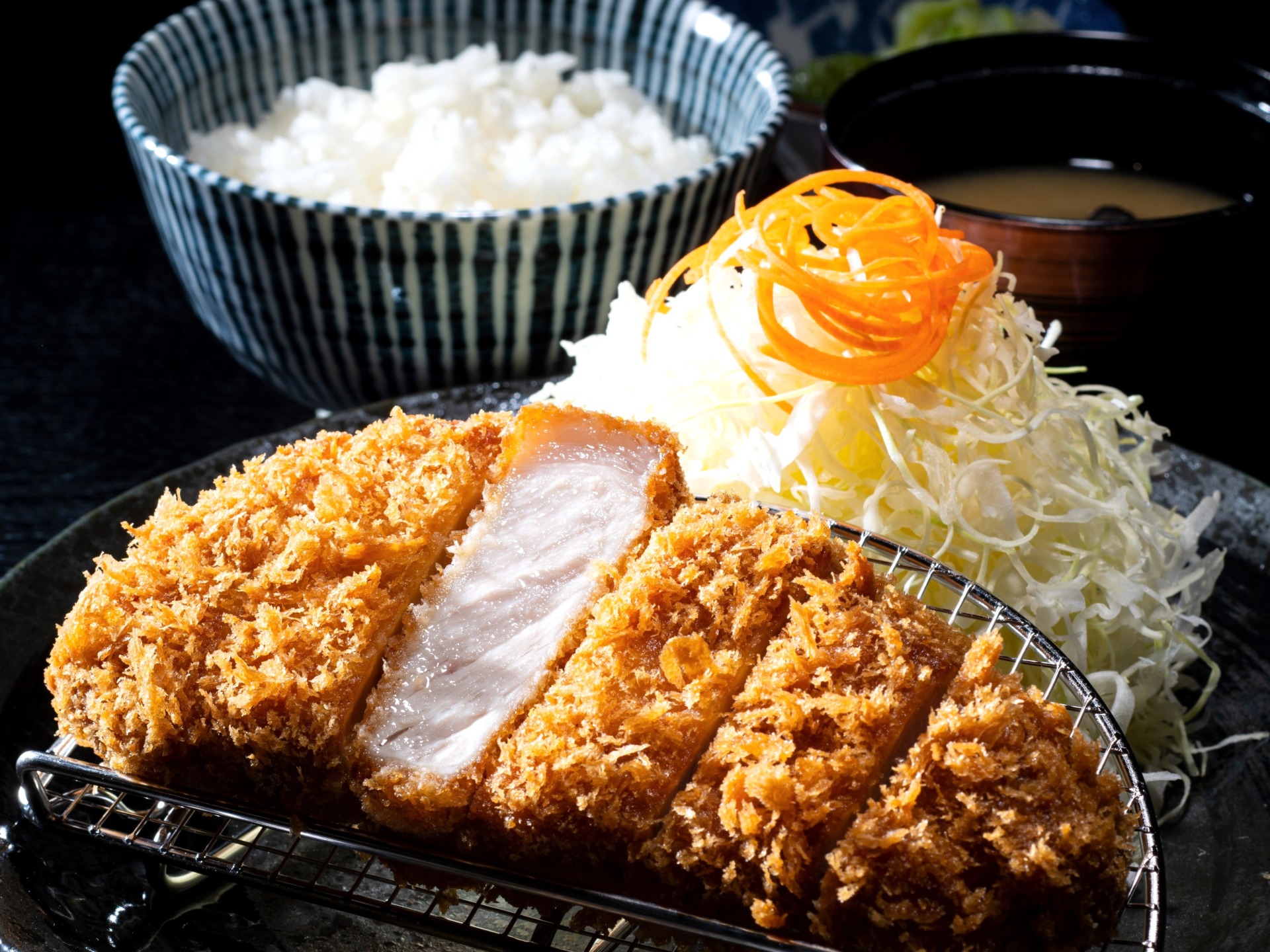 東京発の厚切りとんかつ　浜松市に県内2店舗目オープン　期間限定でカキフライも