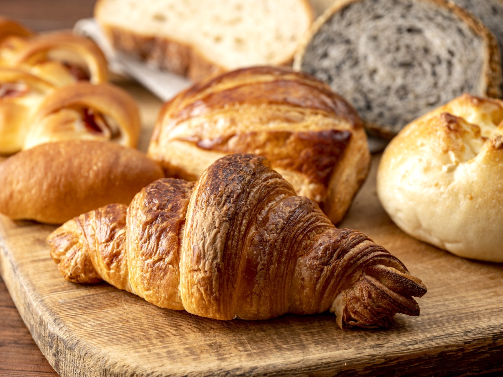 三重苦のパン業界“復活”の兆し 倒産件数4割減少 インバウンド需要とコメ高騰が追い風